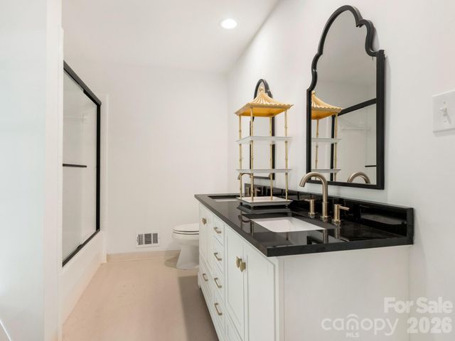 2738 Beverwyck Road, Charlotte, NC 28211