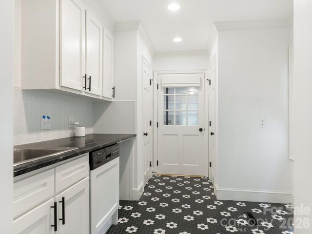 2738 Beverwyck Road, Charlotte, NC 28211