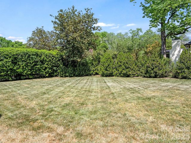 2738 Beverwyck Road, Charlotte, NC 28211