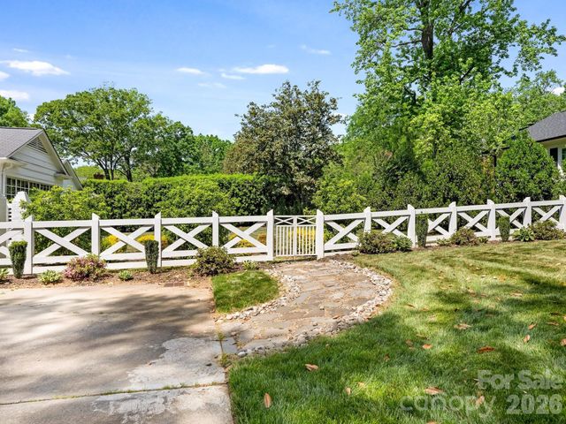 2738 Beverwyck Road, Charlotte, NC 28211