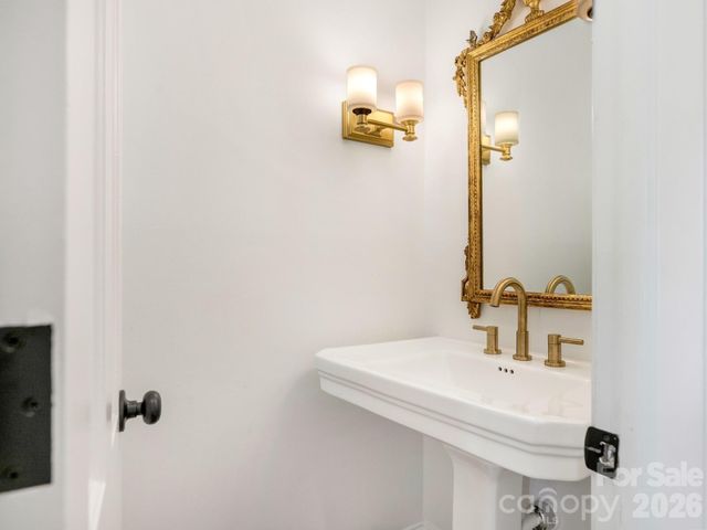 2738 Beverwyck Road, Charlotte, NC 28211