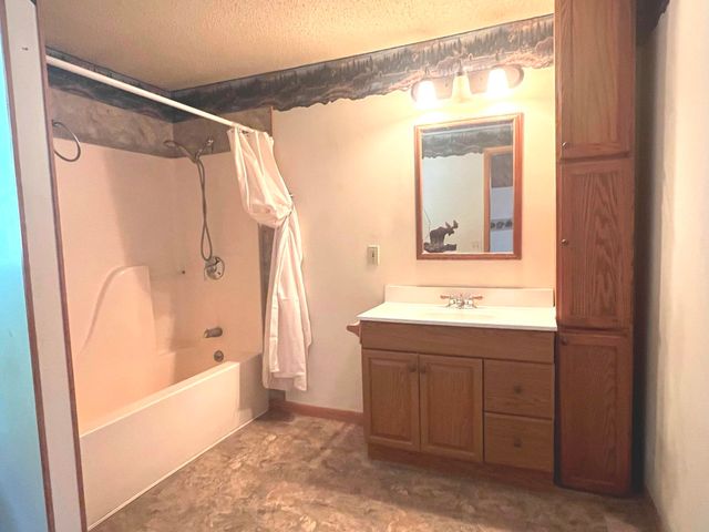305 N Beverly Drive, Harrison, MI 48625