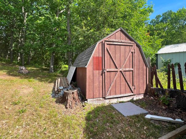 305 N Beverly Drive, Harrison, MI 48625