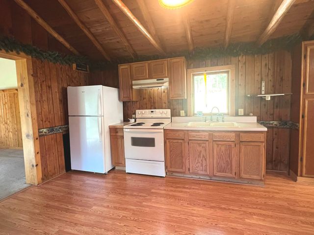 305 N Beverly Drive, Harrison, MI 48625