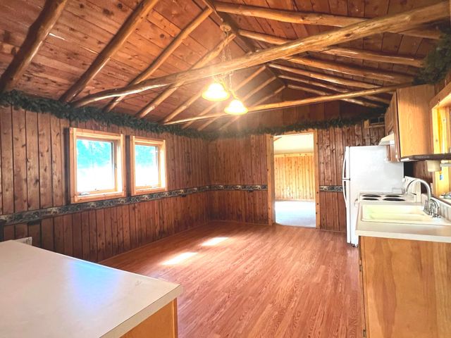 305 N Beverly Drive, Harrison, MI 48625