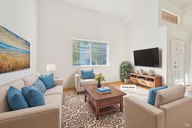 2220 Fox Glen Dr, Fairfield, CA 94534