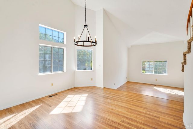 2220 Fox Glen Dr, Fairfield, CA 94534