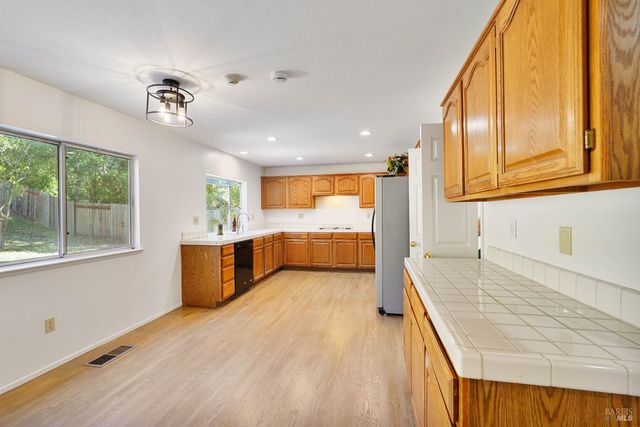 2220 Fox Glen Dr, Fairfield, CA 94534