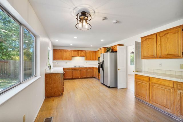 2220 Fox Glen Dr, Fairfield, CA 94534