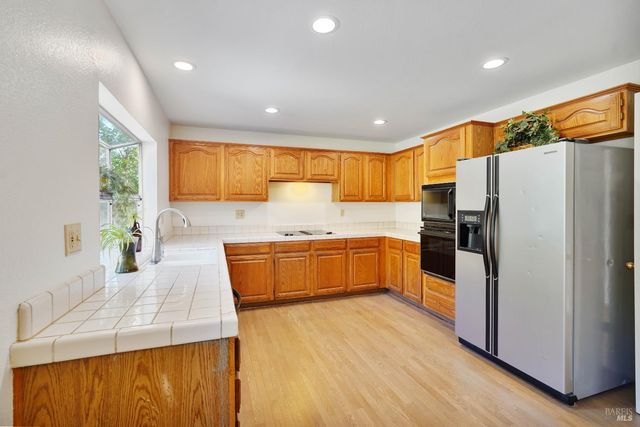 2220 Fox Glen Dr, Fairfield, CA 94534