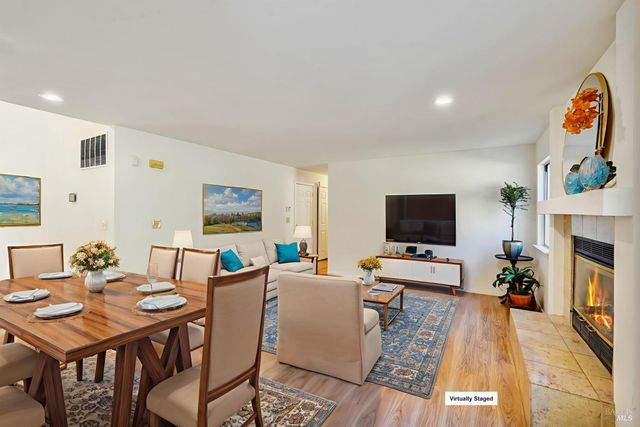 2220 Fox Glen Dr, Fairfield, CA 94534