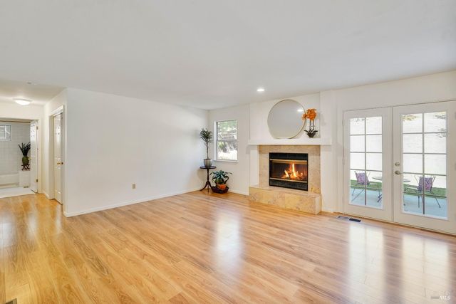 2220 Fox Glen Dr, Fairfield, CA 94534