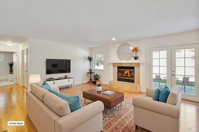 2220 Fox Glen Dr, Fairfield, CA 94534