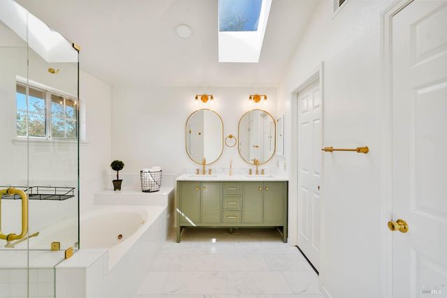 2220 Fox Glen Dr, Fairfield, CA 94534