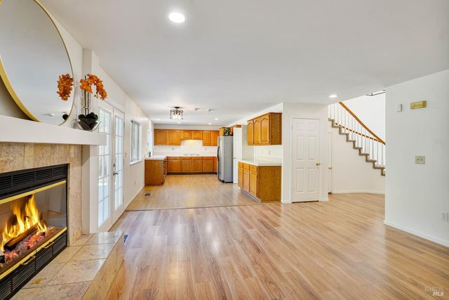 2220 Fox Glen Dr, Fairfield, CA 94534