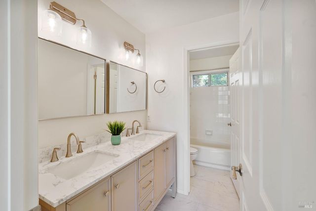 2220 Fox Glen Dr, Fairfield, CA 94534