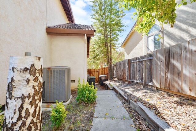 2220 Fox Glen Dr, Fairfield, CA 94534