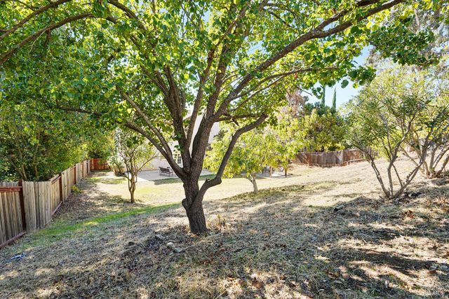 2220 Fox Glen Dr, Fairfield, CA 94534