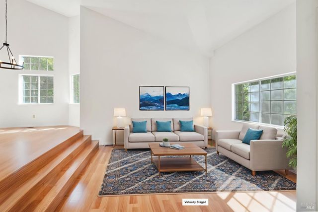 2220 Fox Glen Dr, Fairfield, CA 94534