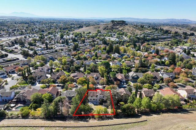 2220 Fox Glen Dr, Fairfield, CA 94534