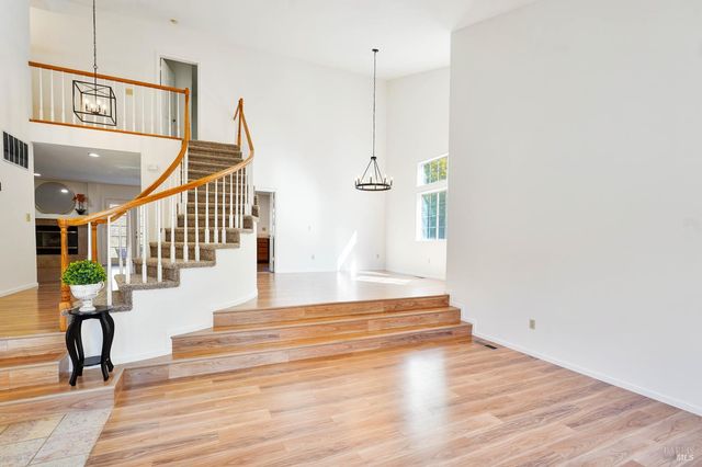 2220 Fox Glen Dr, Fairfield, CA 94534