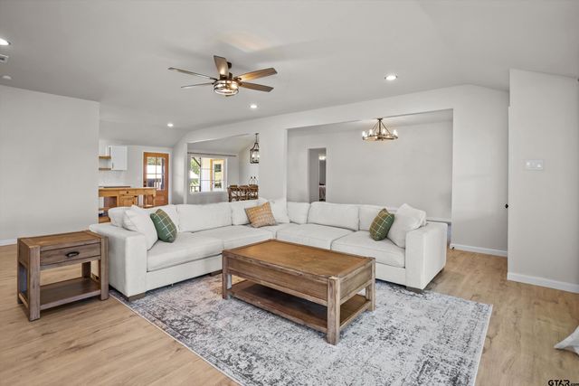 11755 E State Highway 21, Crockett, TX 75835