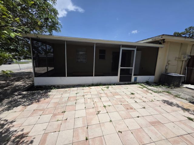 978 Sumter Road W, West Palm Beach, FL 33415