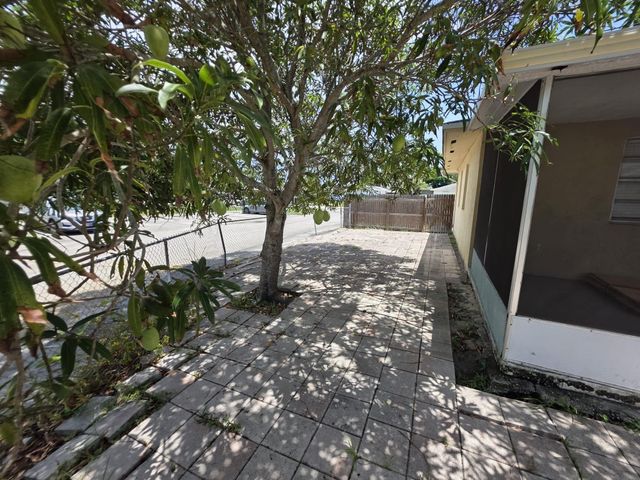 978 Sumter Road W, West Palm Beach, FL 33415