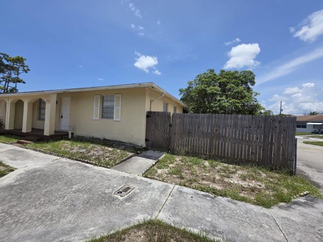 978 Sumter Road W, West Palm Beach, FL 33415