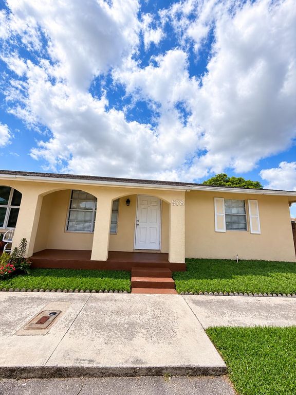 978 Sumter Road W, West Palm Beach, FL 33415