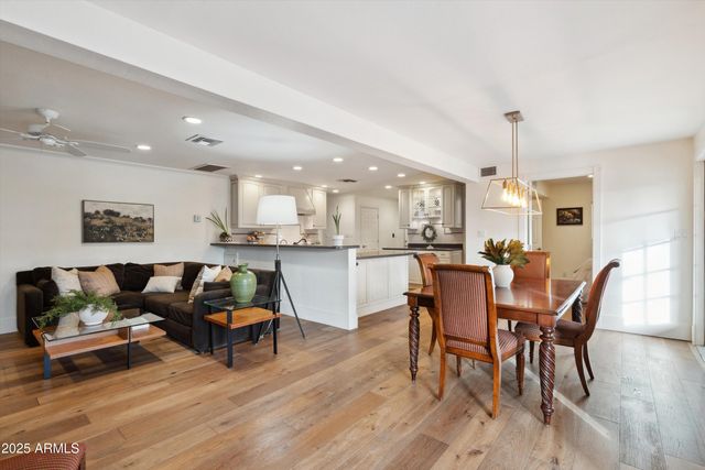 521 E CANTERBURY Lane, Phoenix, AZ 85022