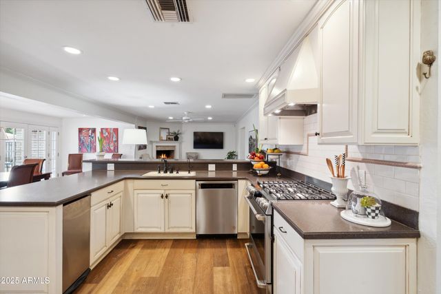 521 E CANTERBURY Lane, Phoenix, AZ 85022