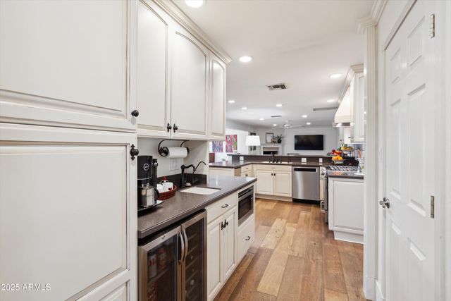 521 E CANTERBURY Lane, Phoenix, AZ 85022