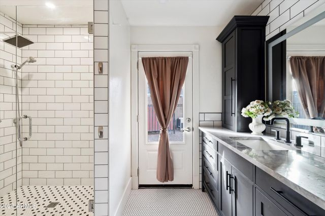 521 E CANTERBURY Lane, Phoenix, AZ 85022