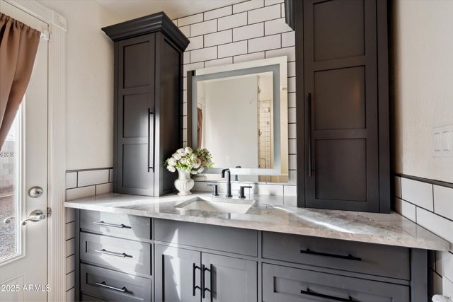 521 E CANTERBURY Lane, Phoenix, AZ 85022