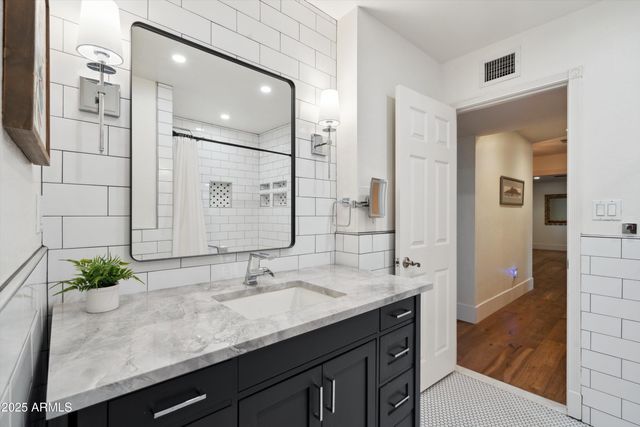 521 E CANTERBURY Lane, Phoenix, AZ 85022