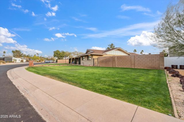 521 E CANTERBURY Lane, Phoenix, AZ 85022