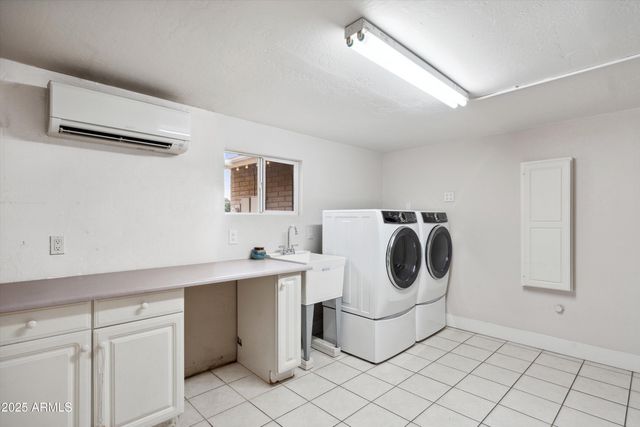 521 E CANTERBURY Lane, Phoenix, AZ 85022