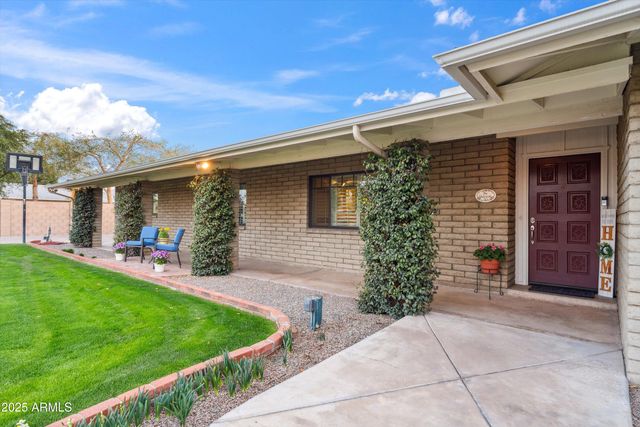 521 E CANTERBURY Lane, Phoenix, AZ 85022