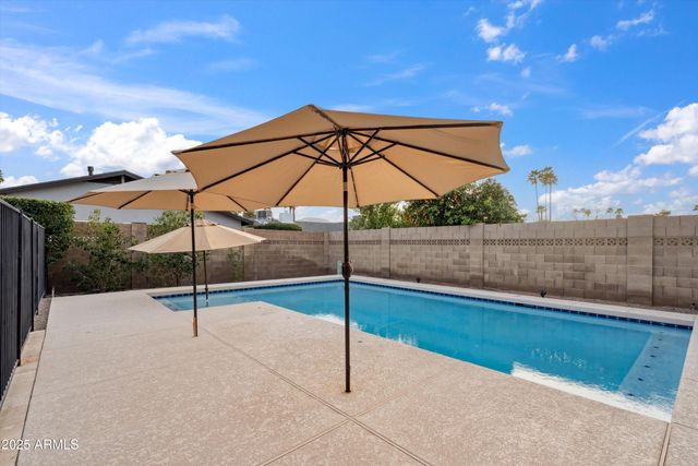 521 E CANTERBURY Lane, Phoenix, AZ 85022