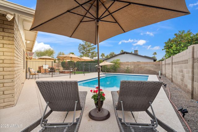 521 E CANTERBURY Lane, Phoenix, AZ 85022