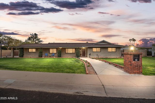 521 E CANTERBURY Lane, Phoenix, AZ 85022