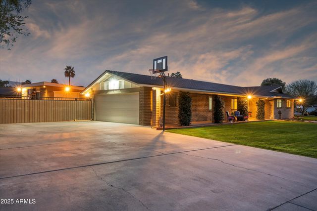 521 E CANTERBURY Lane, Phoenix, AZ 85022