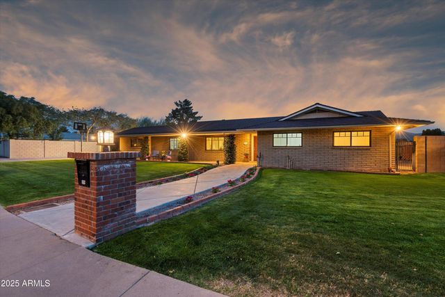 521 E CANTERBURY Lane, Phoenix, AZ 85022