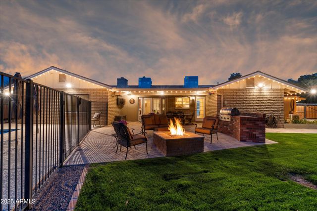 521 E CANTERBURY Lane, Phoenix, AZ 85022