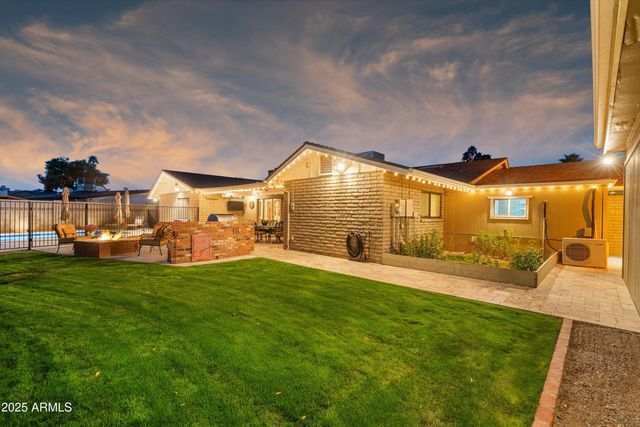 521 E CANTERBURY Lane, Phoenix, AZ 85022