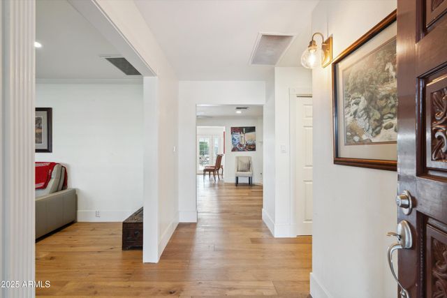 521 E CANTERBURY Lane, Phoenix, AZ 85022