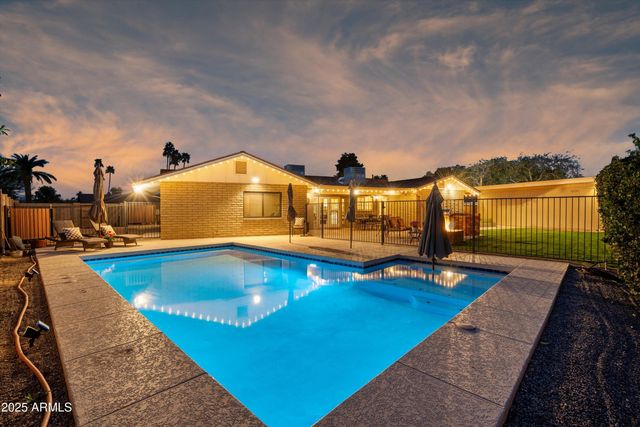 521 E CANTERBURY Lane, Phoenix, AZ 85022