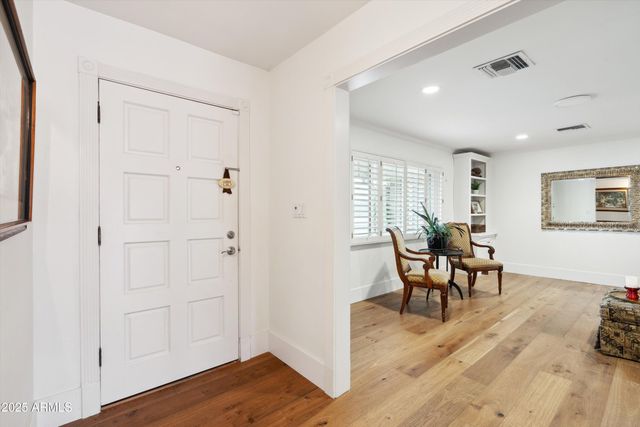 521 E CANTERBURY Lane, Phoenix, AZ 85022