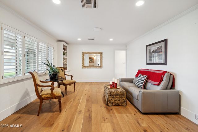 521 E CANTERBURY Lane, Phoenix, AZ 85022